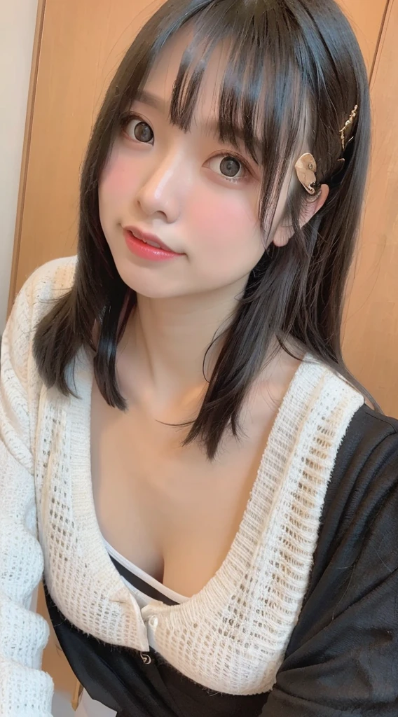 1 female、Highest quality、Ultra-high resolution、(Realistic:1.4)、blush、cute、(Detailed face)、Laughter、Looking into the camera、Inside the room、Black underwear、Huge 、Accentuate your breasts、Large Breasts、Shortcutole in the eye、Face close-up、Married women