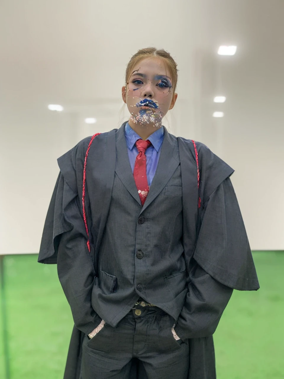 ((work of art, maximum quality, super definition, High definition)), standing alone, beautiful girl, glare eyes, perfects eyes, 16 yrs old, blue theme, yukata, fireworks
