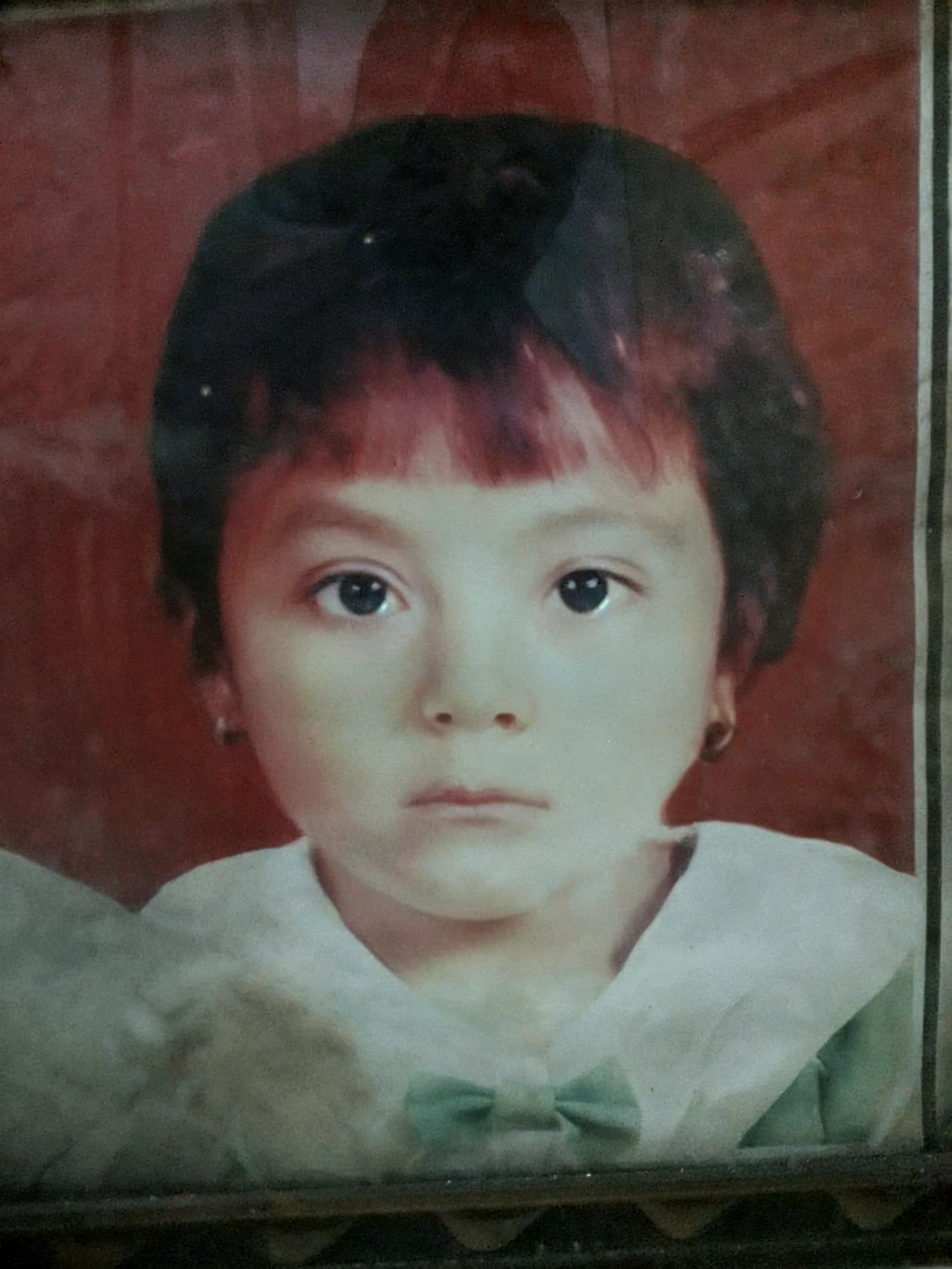 there is a picture of a young  with a green shirt, young wan angel, young , yanjun chengt, four years old, about 3 , jose miguel roman frances, 