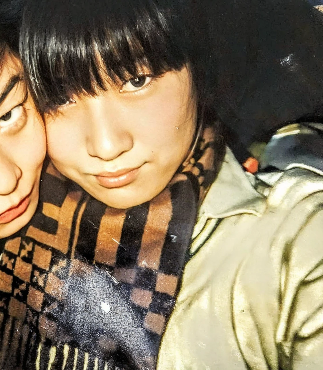 Scarf、Black Hair、woman