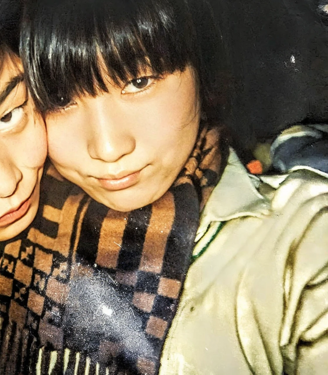 Scarf、Black Hair、woman
