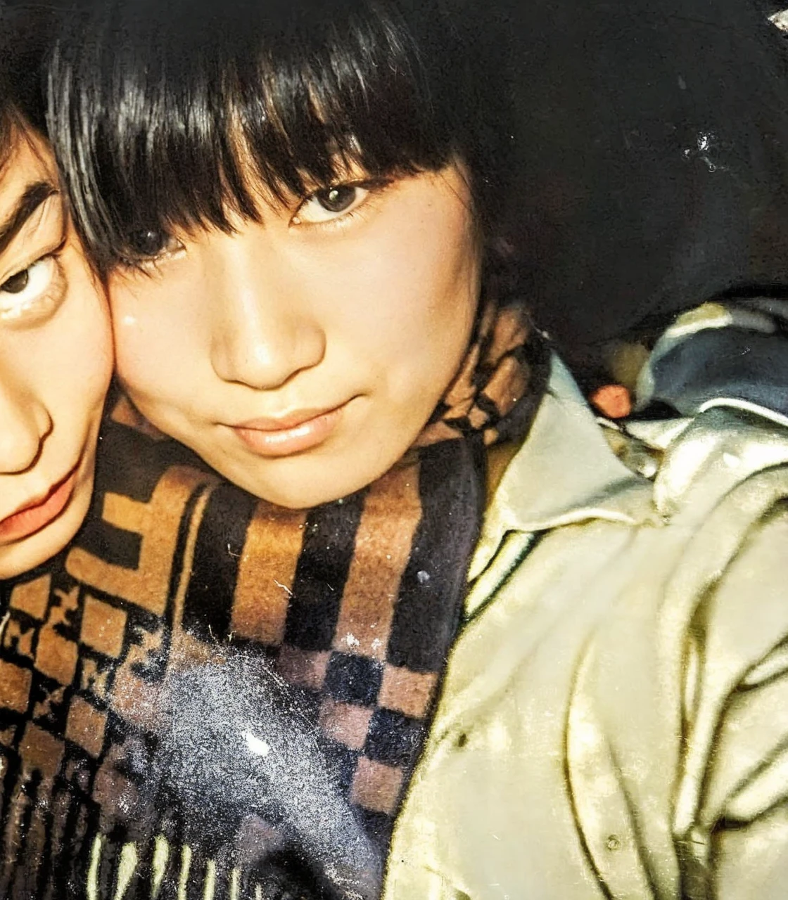 Scarf、Black Hair、woman