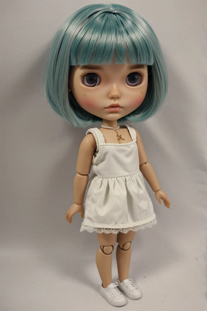 blythe doll with short hair more or less white skin