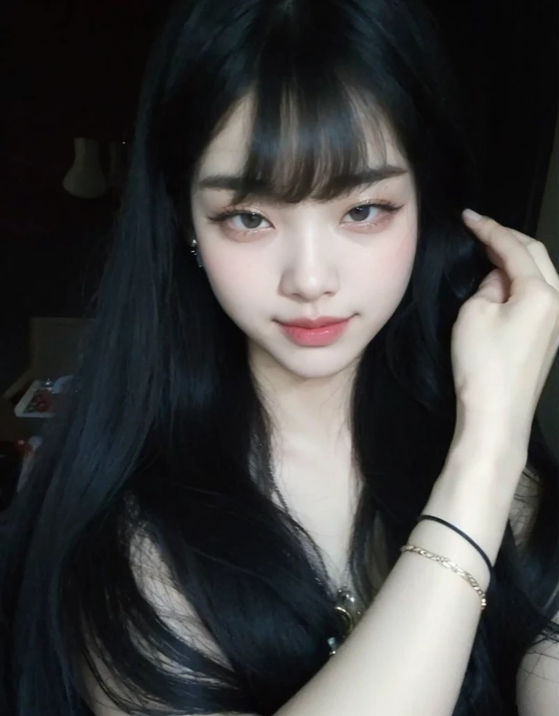 Jennie kim, black hair, messy and wavy, full lips, doll lips, large eyes.