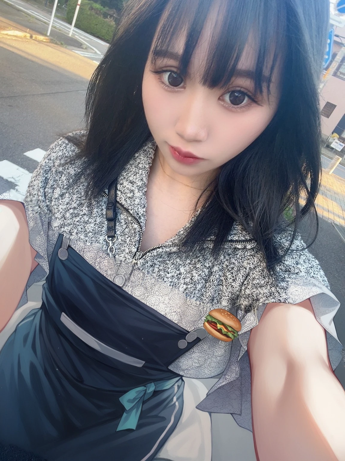 Have a big hamburger。