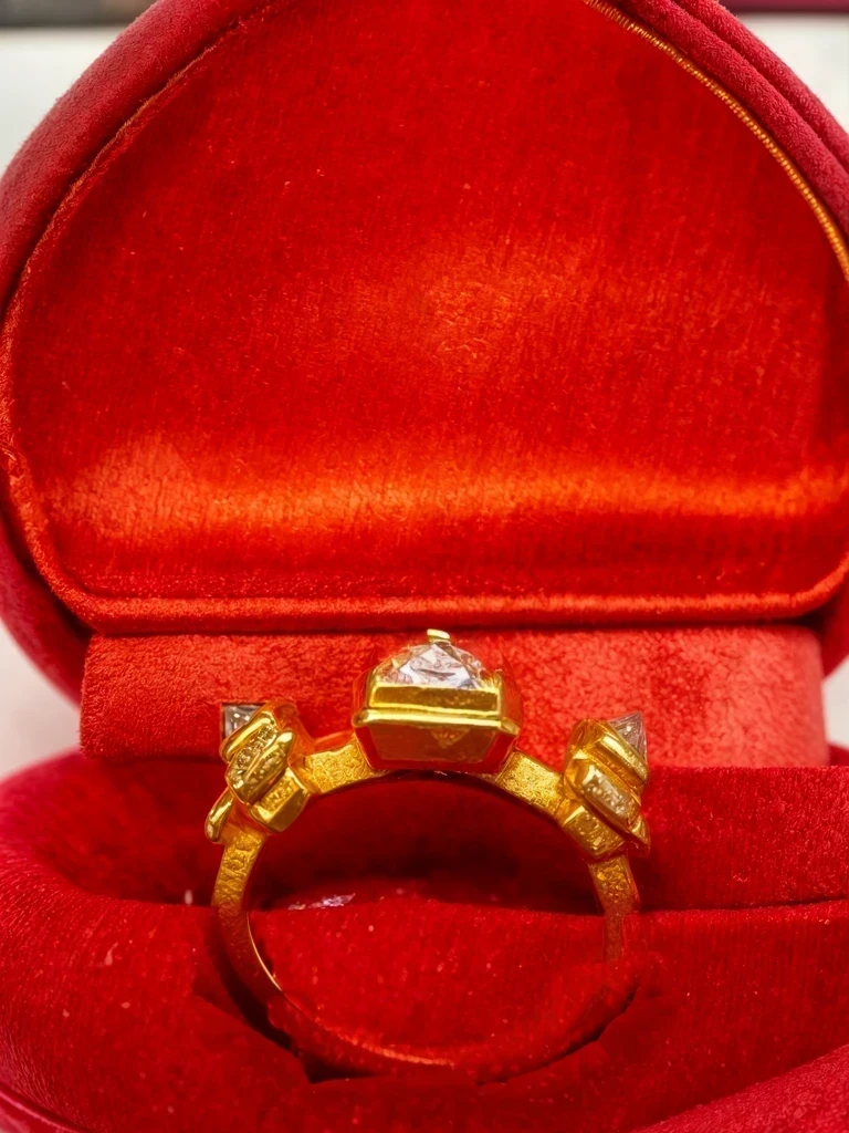 a round gold ring rough design, seamless to all part, high detail, photorealism