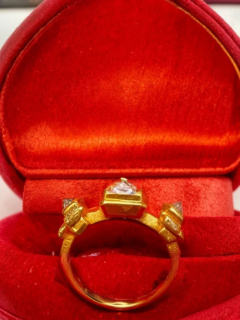 a round old gold ring rough design, seamless to all part, high detail, photorealism