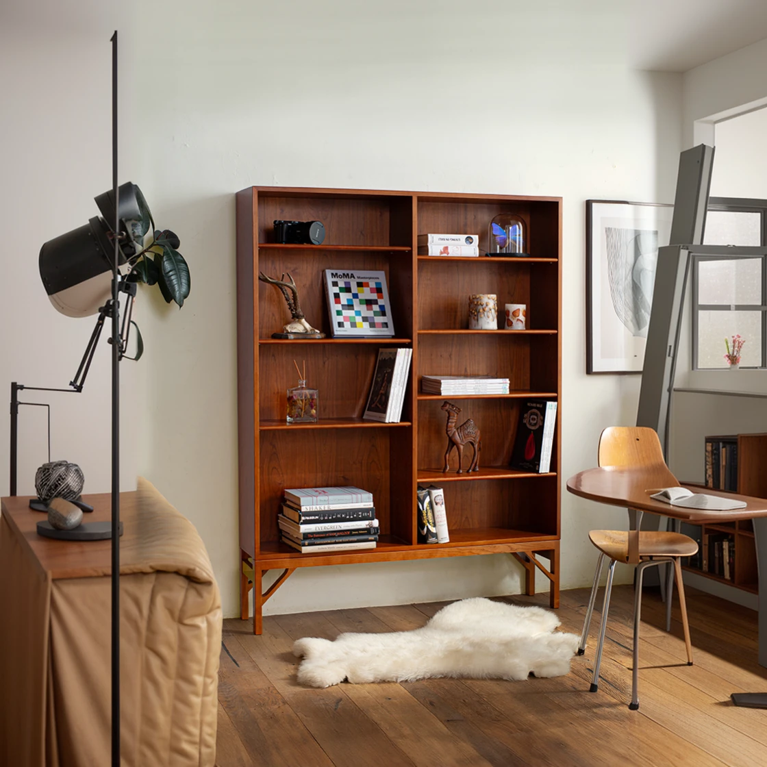 there is a book shelf with a lot of books on it, book shelf small library, bookshelf, mid-century modern furniture, book shelf, bookshelves, book shelves, shelf, a wide full shot, wall to wall bookcases, shelves full, bookshelves on sides, shelves, midcentury modern, book case, bjørn, short bookshelf
