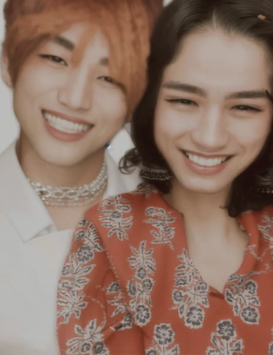 high high quality,A man wearing a necklace and coat stands in front of a white background, kim Taehyung , wearing a turtleneck and jacket, he is wearing a brown sweater, he has short curly brown hair, inspired by jeonseok lee, he has an elongated head shape, xqc, with same hairstyle, Solid Backgroud