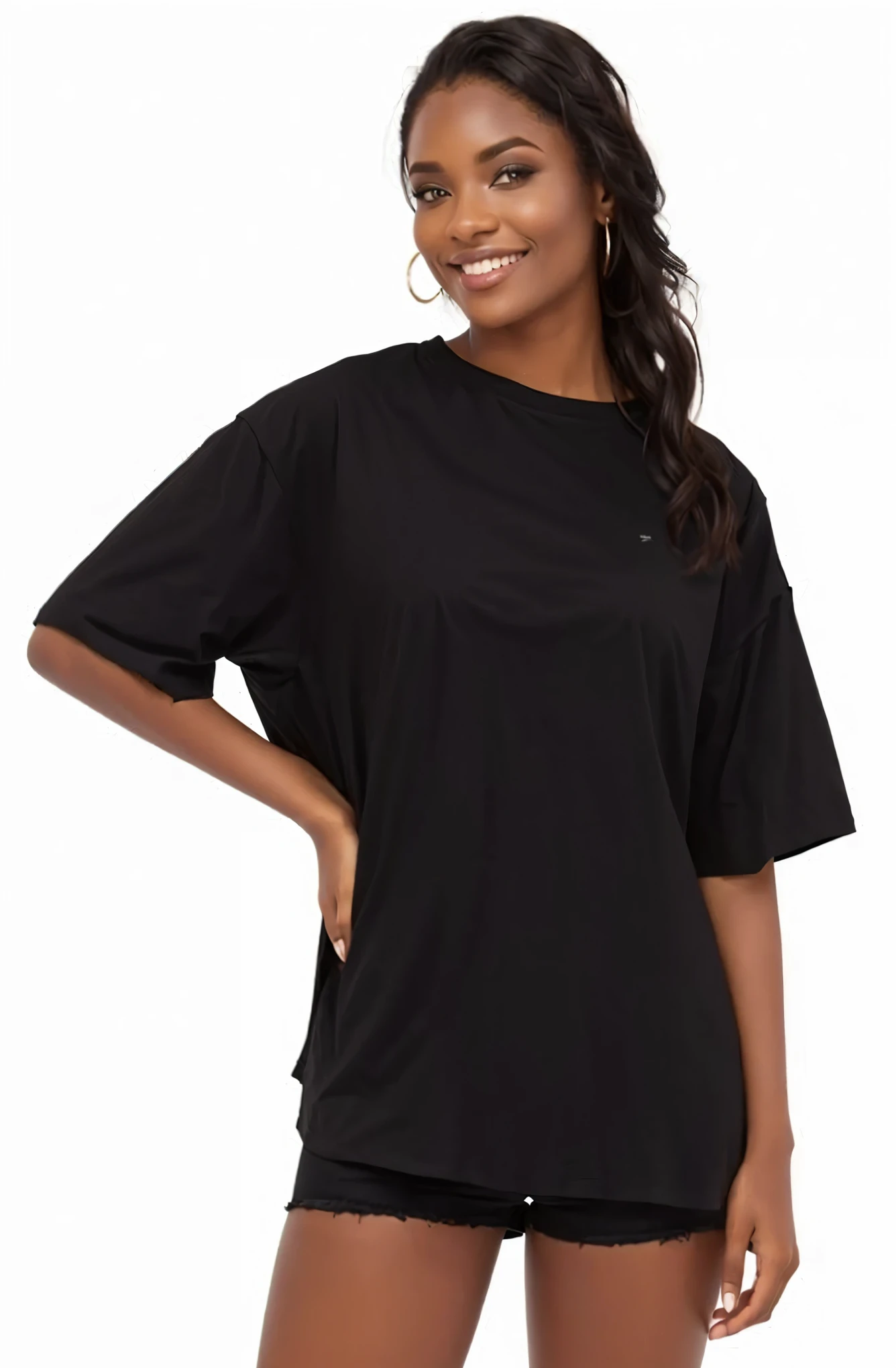 a woman in a Camisa preta and shorts posing for a picture, wearing a camiseta preta, vestindo camiseta preta, vestindo um preto tshirt, camiseta preta, camiseta preta, black camiseta, vestindo um preto!! camiseta, wearing a Camisa preta, roupas pretas grandes, Camisa preta, túnica preta, top preto, manga larga cropped
