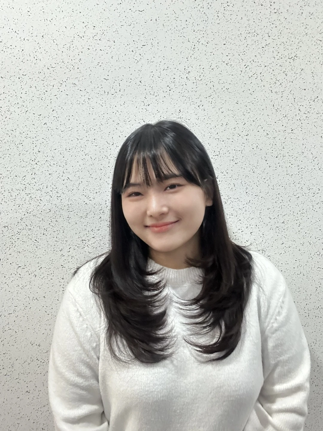 Best Quality, 8k, Masterpiece, (Portrait: 1.3), (photo realistic:1.4), (hyper realistic:1.4), Sharp Focus, looking at viewer, (smoother lighting:1.1), (increase cinematic lighting quality:0.9), realistic lighting, backlighting, light on face, ray trace, (brightening light:1.2), (Increase quality:1.4), sharp detail, (best quality real texture skin:1.4), finely detailed eyes, black_eyes, finely detailed face, 25 year old Korean woman