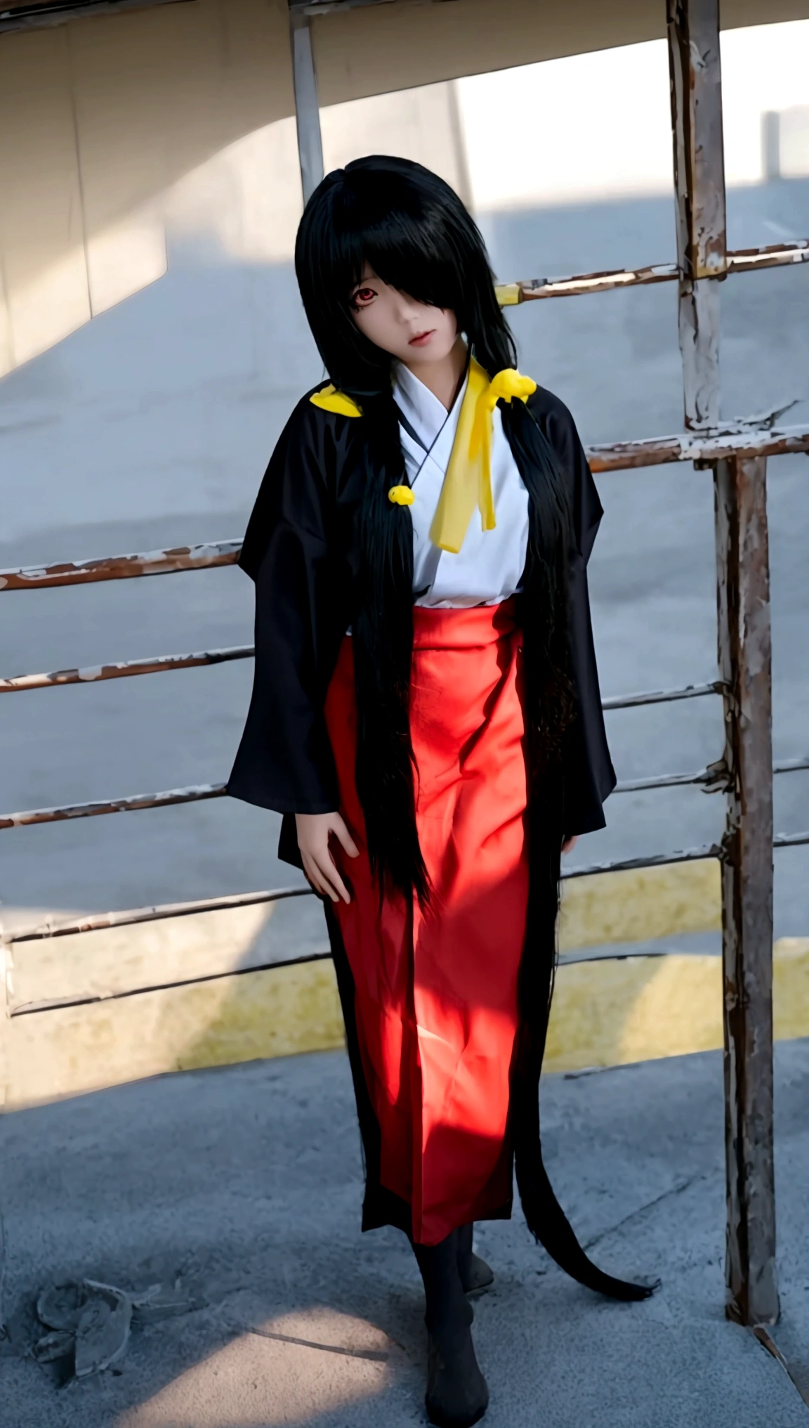 masterpiece、top-quality、hight resolution)、 Real life adaption for this character, Masterpiece, high quality, best lighting, cinematic, 1girl, tokisaki kurumi, black hair, low twintails, ((right eye red, left eye yellow)), (kimono), (perfect body), (((big thigh))), looking at viewer, standing, outdoors