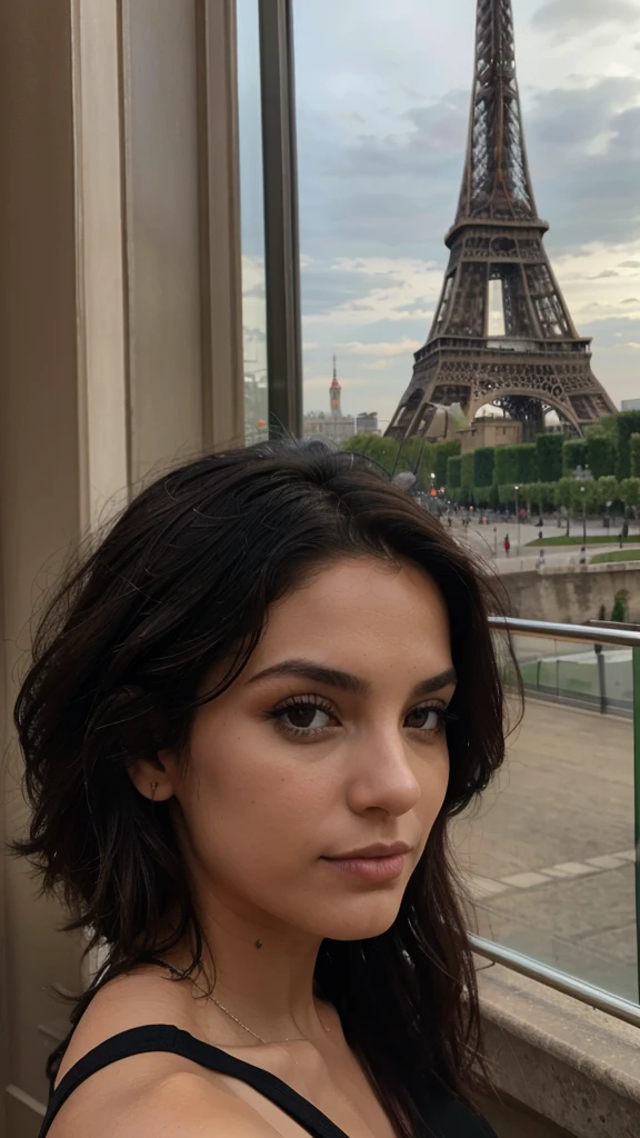 Genere moi une model de 30 ans avec les cheveux noir et des trait hispanic entrain de pose devant la tour eiffel avent les jo
