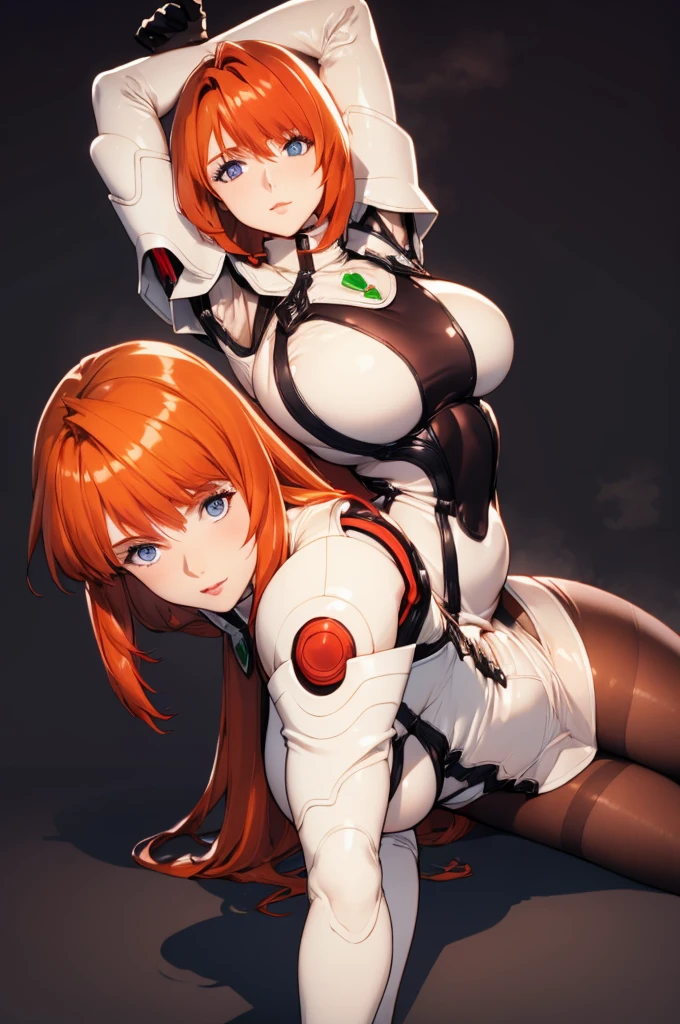 primer plano. Una foto de dos gladiadoras muy bellas y atractivas, usando varias piezas de armadura y levantando los brazos con el arma hacia arriba. ((One woman red head)) ((one woman white head))