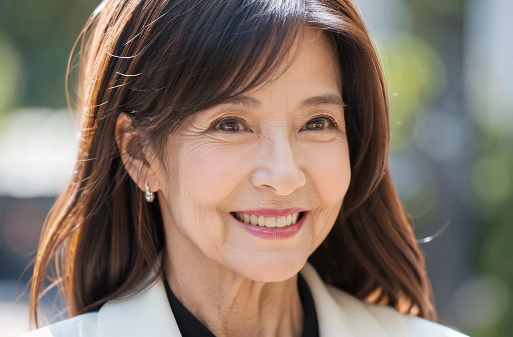 60 years old、smile、Lady、Elegant、Elegance、Shining eyes、stare、