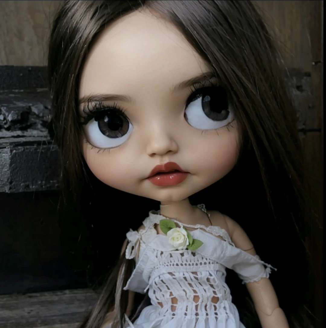 Preserves the doll's cute features and makes it look kawaii, Put black glasses and 1 piercing in the nose on the left side