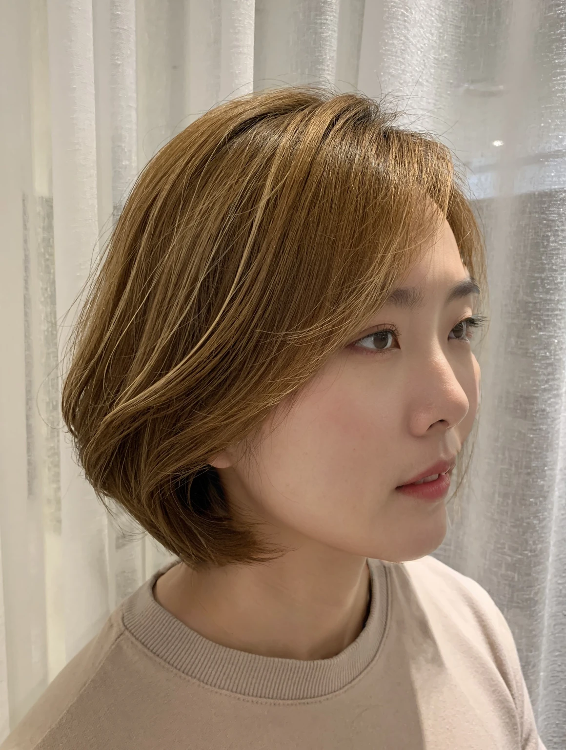 Best Quality, 8k, Masterpiece, (Portrait: 1.3), (photo realistic:1.4), (hyper realistic:1.4), Sharp Focus, looking at viewer, (smoother lighting:1.1), (increase cinematic lighting quality:0.9), realistic lighting, backlighting, light on face, ray trace, (brightening light:1.2), (Increase quality:1.4), sharp detail, (best quality real texture skin:1.4), finely detailed eyes, black_eyes, finely detailed face, 25 year old Korean woman