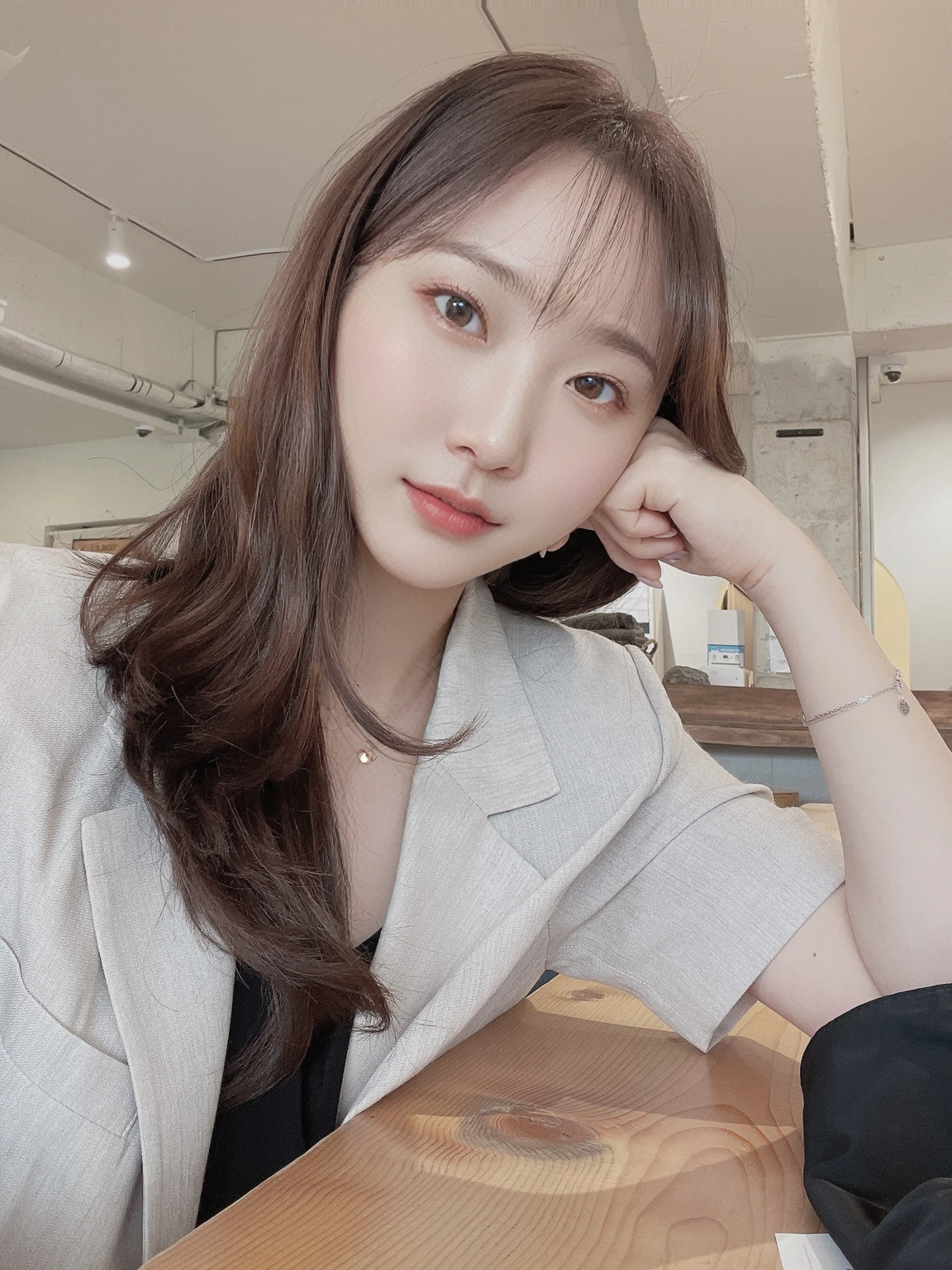 Best Quality, 8k, Masterpiece, (Portrait: 1.3), (photo realistic:1.4), (hyper realistic:1.4), Sharp Focus, looking at viewer, (smoother lighting:1.1), (increase cinematic lighting quality:0.9), realistic lighting, backlighting, light on face, ray trace, (brightening light:1.2), (Increase quality:1.4), sharp detail, (best quality real texture skin:1.4), finely detailed eyes, black_eyes, finely detailed face, 23 year old Korean woman