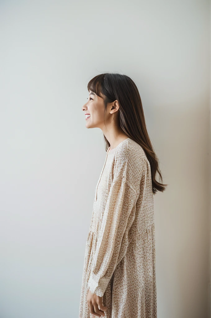Patterned long sleeve dress、(8K、RAW Photos、Highest quality、masterpiece:1.2)、High-quality RAW color photos、Professional photos、(Realistic、photo Realistic:1.37)、Cinematic Light、1 Girl、Laughter、White wall、In front of a white door、(窓のあるWhite wallの部屋)、Various poses、break (Ombre:1.3) 、Simple Necklace、Spring Clothes、(Beautiful profile:1.3)、Don&#39;Don&#39;t look at the camera、profile、Dark brown hair color、short hair、Looking down、Look down
