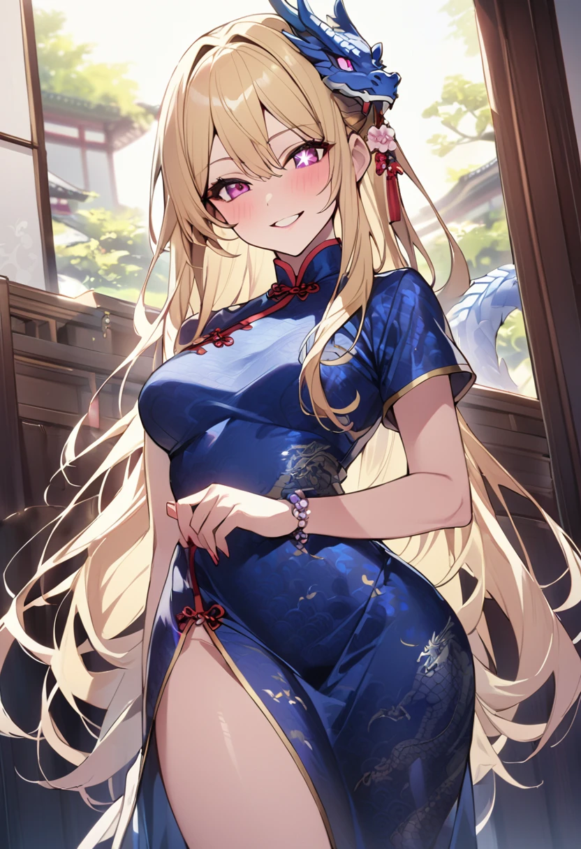Blonde、long hair、Pink Eyes、Blue dragon patterned cheongsam、Cowboy Shot、Highest quality、Star-shaped pupil、The best smile、