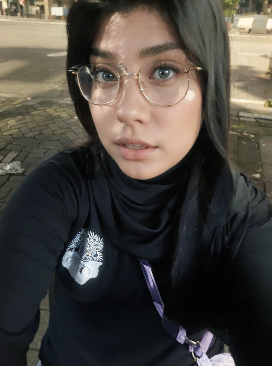 (Masterpiece, Best quality), beautiful woman, Detailed top with sleeveless turtleneck, pantalon, collier, long wavy hair, visage parfait, beau visage, Attirant, De grands yeux magnifiques, ouvrir bouche, content, Corps thick fit parfait, (outdoor), Rues de la ville, New York, couleurs vives, busty, belly piercing