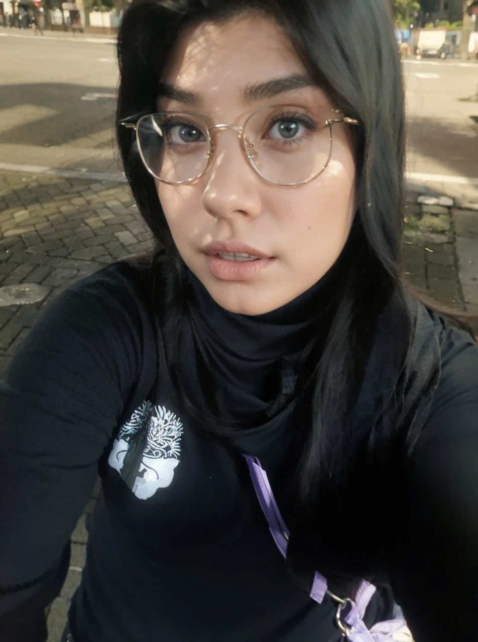 (Masterpiece, Best quality), beautiful woman, Detailed top with sleeveless turtleneck, pantalon, collier, long wavy hair, visage parfait, beau visage, Attirant, De grands yeux magnifiques, ouvrir bouche, content, Corps thick fit parfait, (outdoor), Rues de la ville, New York, couleurs vives, busty, belly piercing