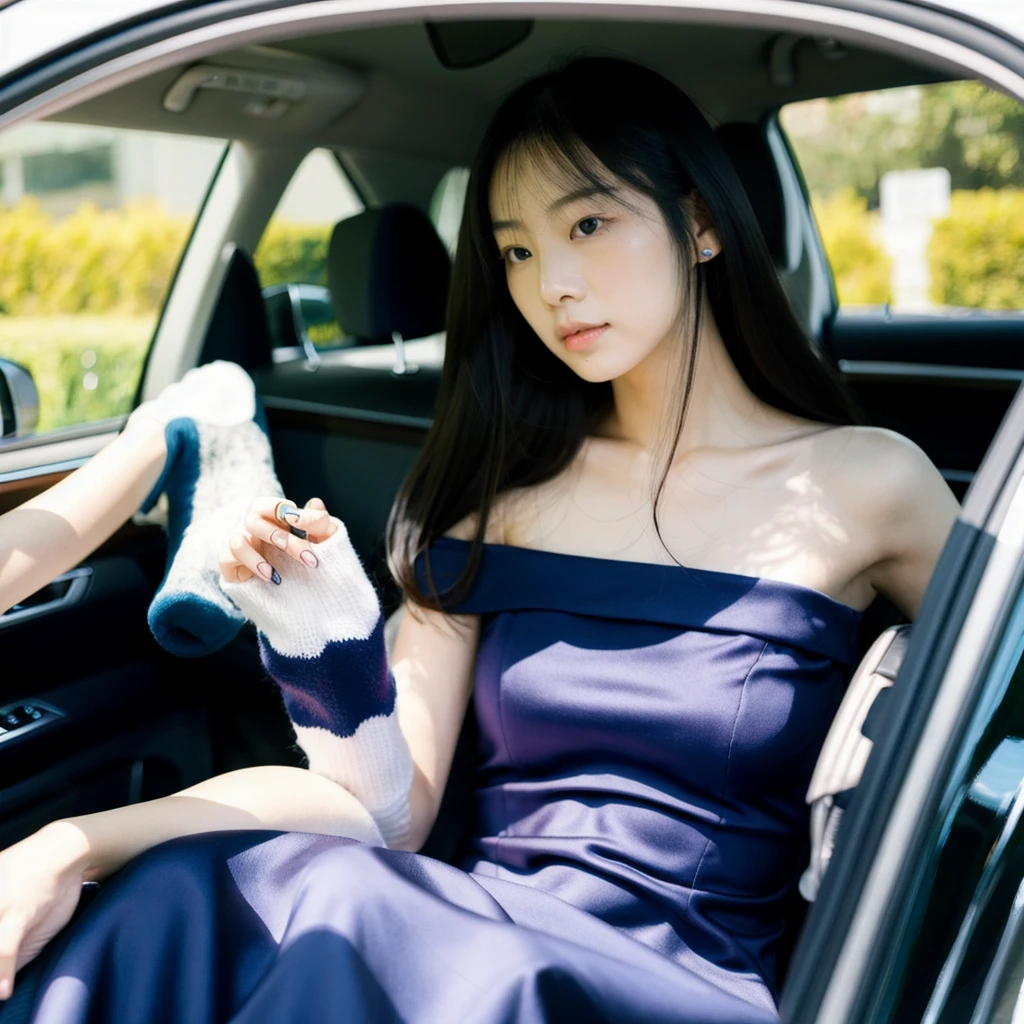 Taiwanese beauty，Sit in the car，Wear a dress