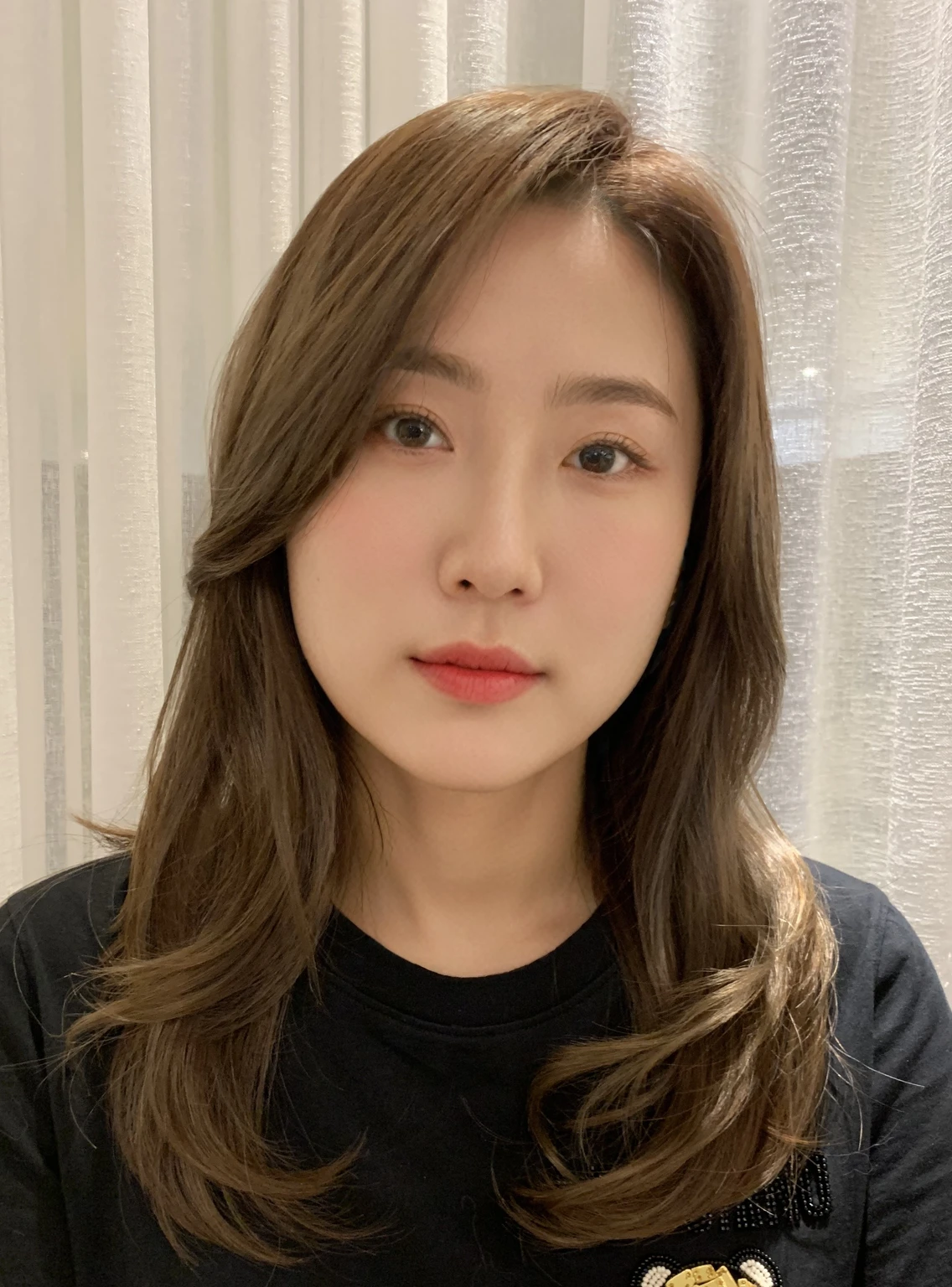 Best Quality, 8k, Masterpiece, (Portrait: 1.3), (photo realistic:1.4), (hyper realistic:1.4), Sharp Focus, looking at viewer, (smoother lighting:1.1), (increase cinematic lighting quality:0.9), realistic lighting, backlighting, light on face, ray trace, (brightening light:1.2), (Increase quality:1.4), sharp detail, (best quality real texture skin:1.4), finely detailed eyes, black_eyes, finely detailed face, 25 year old Korean woman