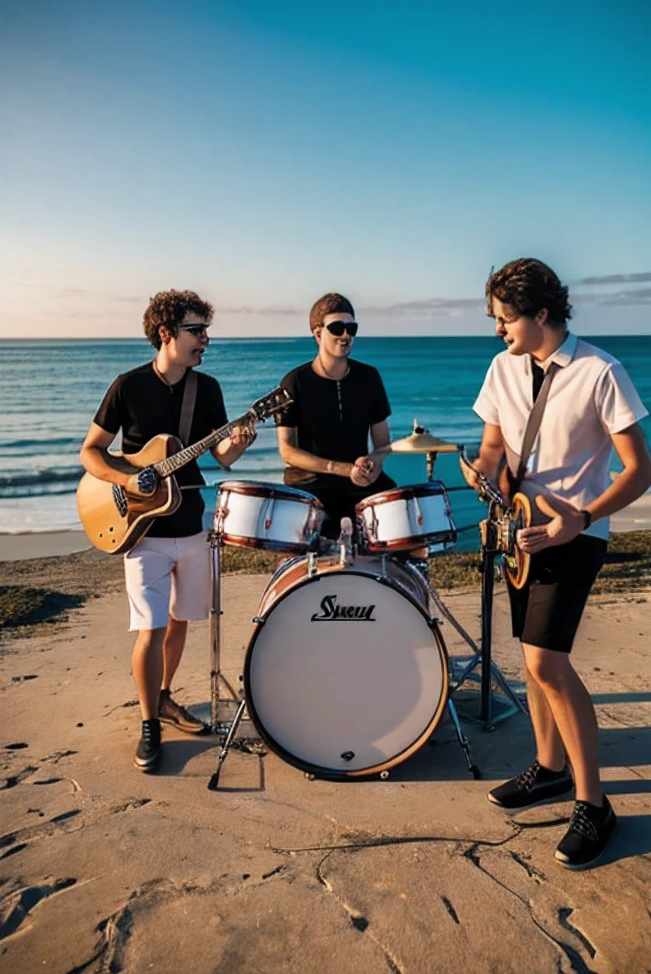 3-piece band, seaside, drums, guitar, vocals