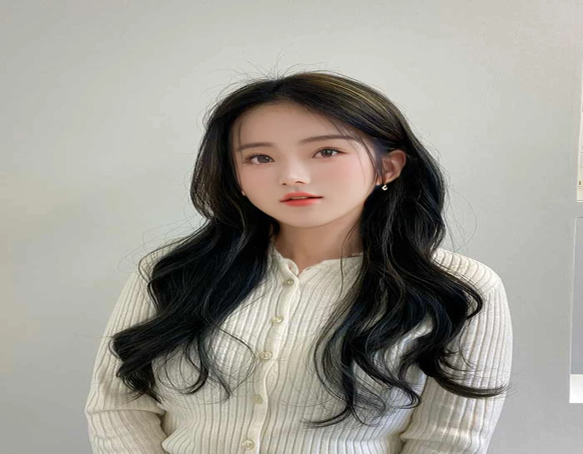 Best Quality, 8k, Masterpiece, (Portrait: 1.3), (photo realistic:1.4), (hyper realistic:1.4), Sharp Focus, looking at viewer, (smoother lighting:1.1), (increase cinematic lighting quality:0.9), realistic lighting, backlighting, light on face, ray trace, (brightening light:1.2), (Increase quality:1.4), sharp detail, (best quality real texture skin:1.4), finely detailed eyes, black_eyes, finely detailed face, 25 year old Korean woman, charmed_face