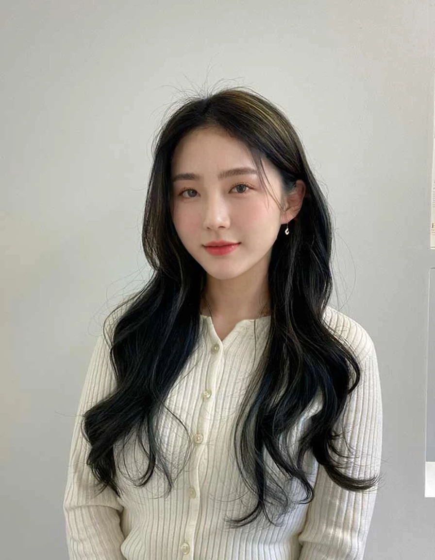 Best Quality, 8k, Masterpiece, (Portrait: 1.3), (photo realistic:1.4), (hyper realistic:1.4), Sharp Focus, looking at viewer, (smoother lighting:1.1), (increase cinematic lighting quality:0.9), realistic lighting, backlighting, light on face, ray trace, (brightening light:1.2), (Increase quality:1.4), sharp detail, (best quality real texture skin:1.4), finely detailed eyes, black_eyes, finely detailed face, 25 year old Korean woman, charmed_face