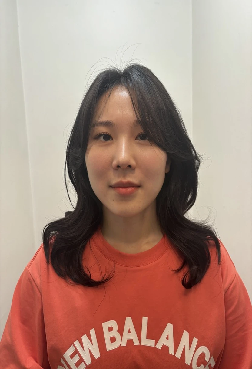 Best Quality, 8k, Masterpiece, (Portrait: 1.3), (photo realistic:1.4), (hyper realistic:1.4), Sharp Focus, looking at viewer, (smoother lighting:1.1), (increase cinematic lighting quality:0.9), realistic lighting, backlighting, light on face, ray trace, (brightening light:1.2), (Increase quality:1.4), sharp detail, (best quality real texture skin:1.4), finely detailed eyes, black_eyes, finely detailed face, 25 year old Korean woman, smiling_face