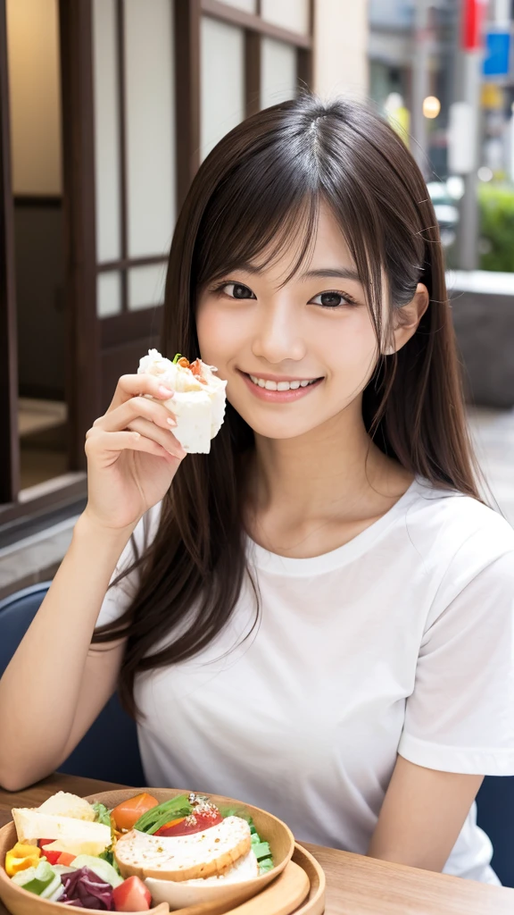 Eating rice、femele、Bright smile、Looks fun