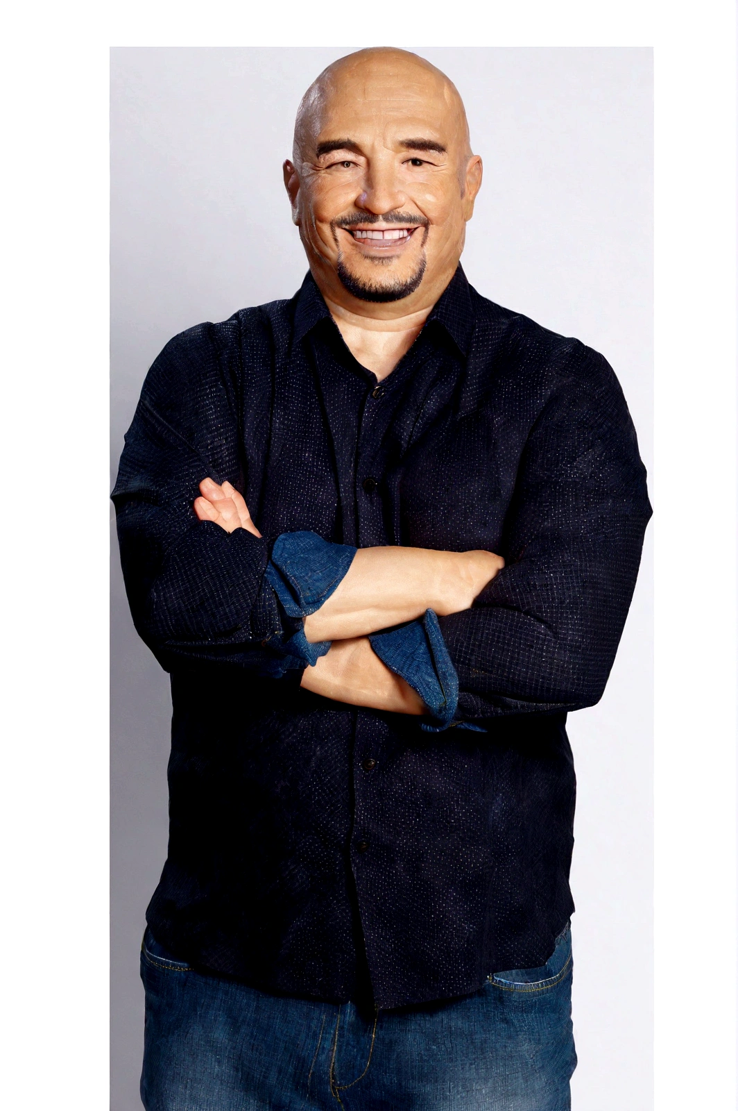 Cartoon character of a man wearing black glasses and a blue shirt, um personagem animado, Caractere estilizado, animation style rendering, 3D estilizado, Arnold Maya render, 3 d render stylized, toon render keyshot, Personagem 3D, Personagem 3D, 3d rendering stylized, 3 d character render, personagem de desenho animado, Personagem de close up, Pose de personagem, (Estilo Pixar) (master part:1.2) (Bokeh) (best quality) (pele detalhada) (textura detalhada) (8k) (argila) (Cinematic lighting) (foco nítido，Senta e vaza a parte superior do corpo