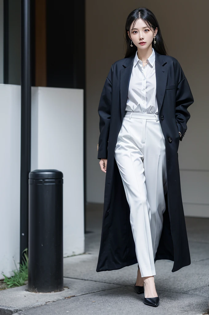 White-collar workers’ high-end fashion outfits that never repeat themselves every week,What needs to be considered is the diversity of clothes and the flexibility of matching。Here are some suggestions,Help you create different styles of outfits for five days a week:
Monday:Formal business style tops:Choose a tailored white shirt。
Bottoms:Dark high-waisted trousers or one-piece skirt。
coat:简约的黑色或深蓝色西装coat。
shoe:Black high heels or simple leather shoes。
Accessories:Simple earrings and watches。