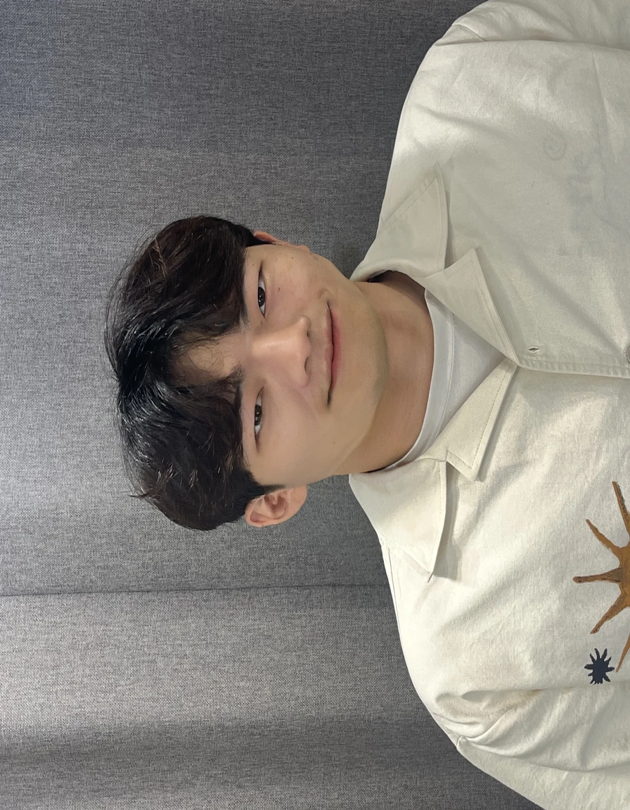Best Quality, 8k, Masterpiece, (Portrait: 1.3), (photo realistic:1.4), (hyper realistic:1.4), Sharp Focus, looking at viewer, (smoother lighting:1.1), (increase cinematic lighting quality:0.9), realistic lighting, backlighting, light on face, ray trace, (brightening light:1.2), (Increase quality:1.4), sharp detail, (best quality real texture skin:1.4), finely detailed eyes, black_eyes, finely detailed face, 25 year old Korean man