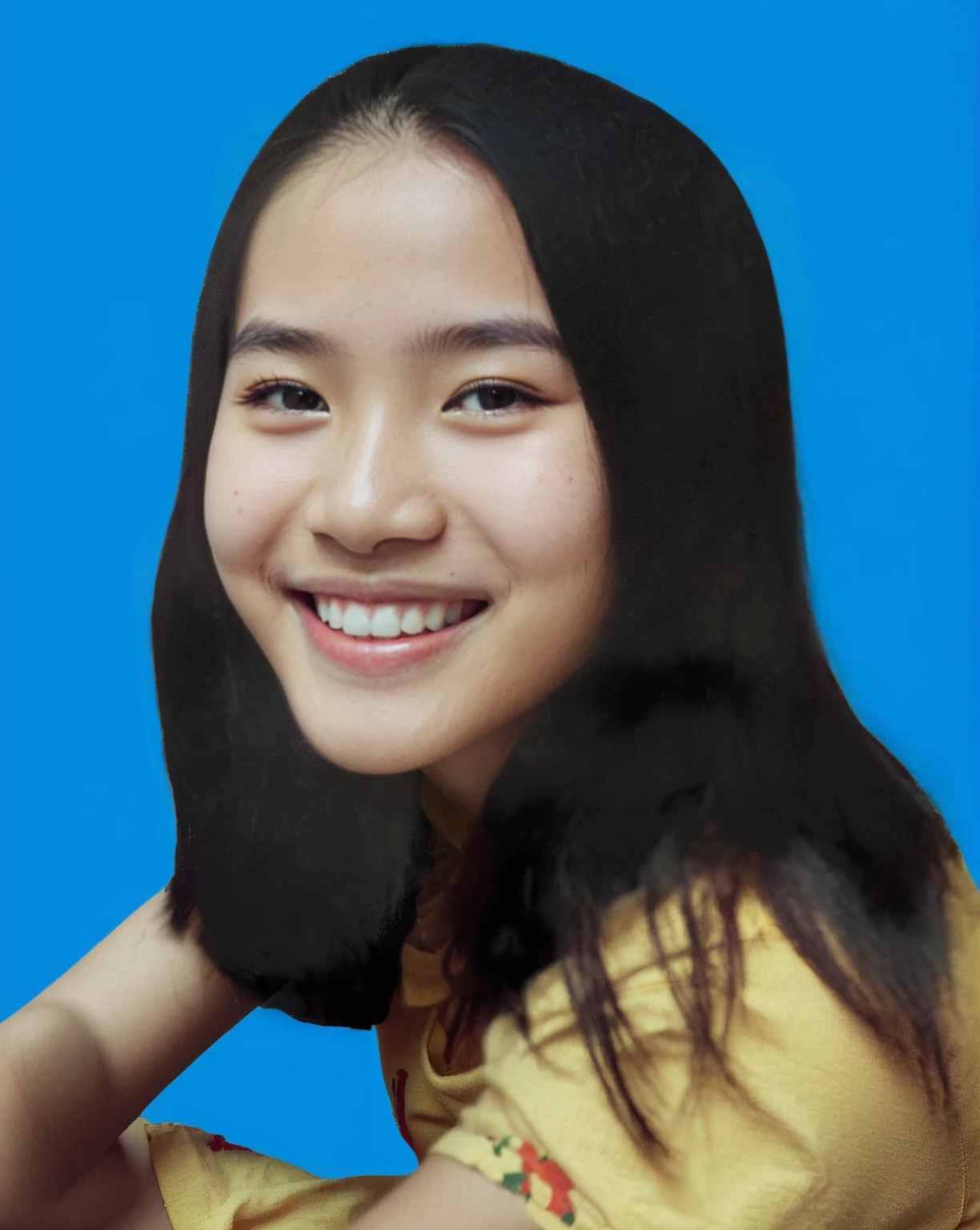 Highly realistic photo, Portrait of a 17  year old Vietnamese young girl, long black hair, yellow T-shirt, smiling