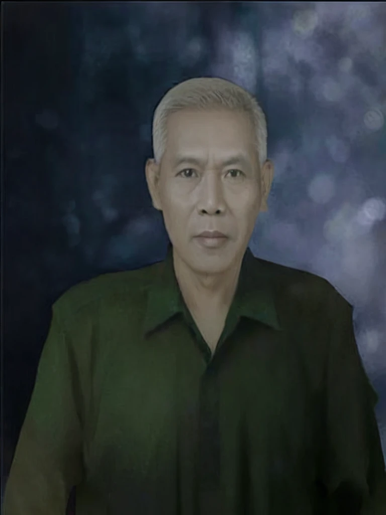 an indonesia man wearing dark green tshirt, white hai, potrait, realistic, ultra details, 4k