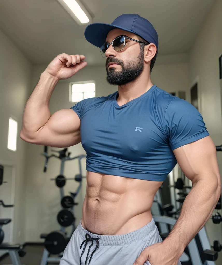 Upper part of the body, 38 year old man with beard and sunglasses.. Man wearing blue t-shirt and cap, Training with weights in the gym, very beautiful. super polished and cool, medium shot of a handsome man.
