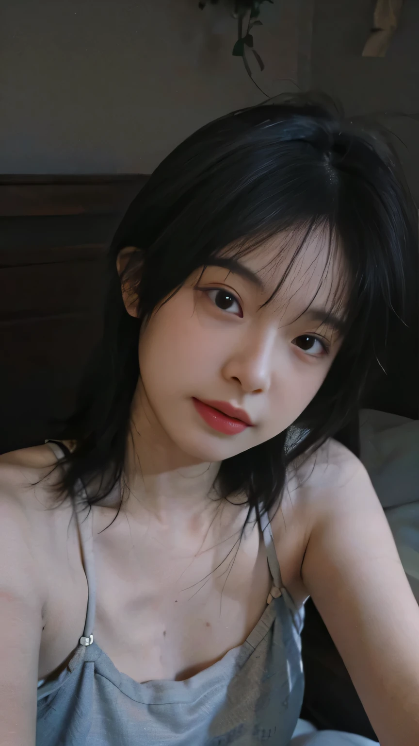8K，Best quality，masterpiece，Ultra-high resolution，（Reality：1.4），RAW photos，（Real skin texture：1.3），（Film Grain：1.3），（Selfie Angle），1 girl，Beautiful eyes and face details，masterpiece，Best quality，Close-up cleavage，Upper part of the body，Looking at the audience，Sad eyes，Lying in bed
