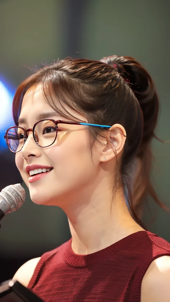 With a ponytail and glasses、Beautiful woman singing a song