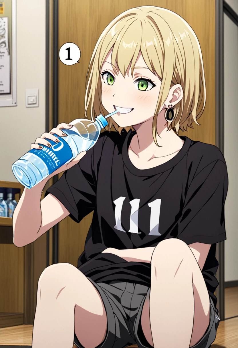 Haikyuu anime screenshot. Girl with short shoulder-length hair, messy with messy bangs, green eyes, with earrings in the left ear,pale skin, , dressed in a black t-shirt and shorts with purple details, the number 11 on his shirt, drinking water while smiling animatedly. 