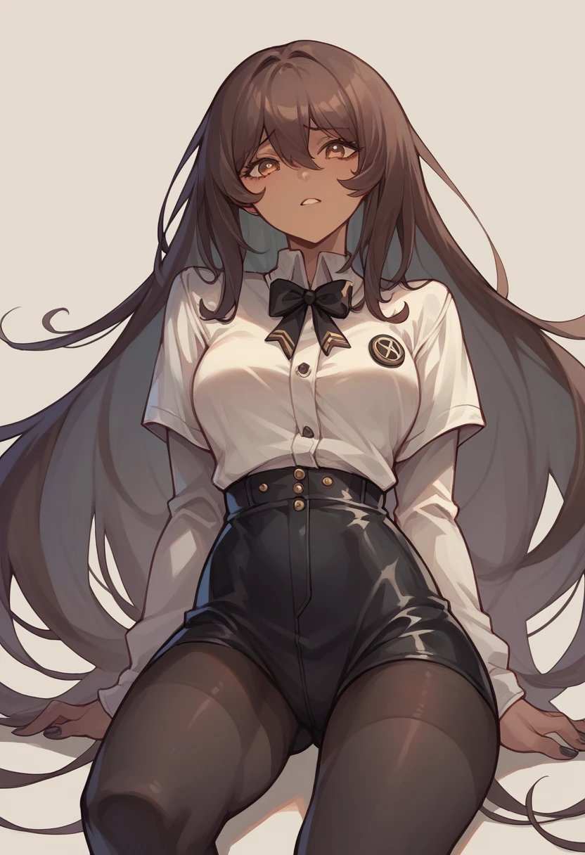 Noir (nod) wearing black leggings