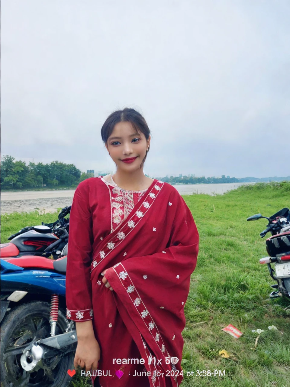 masutepiece, Best Quality, Illustration, Ultra-detailed, finely detail, hight resolution, 8K Wallpaper, Perfect dynamic composition, Beautiful detailed eyes, Women's Fashion Summer,Short bob hair,Small breasts natural color lip, Bold sexy poses,Smile,Harajuku、20 years girl、Cute、Sexy shot looking at camera