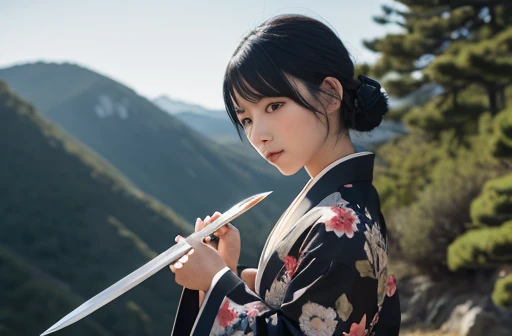 A woman with black hair wearing a kimono holding a sword-like knife　Cutting the tuna
