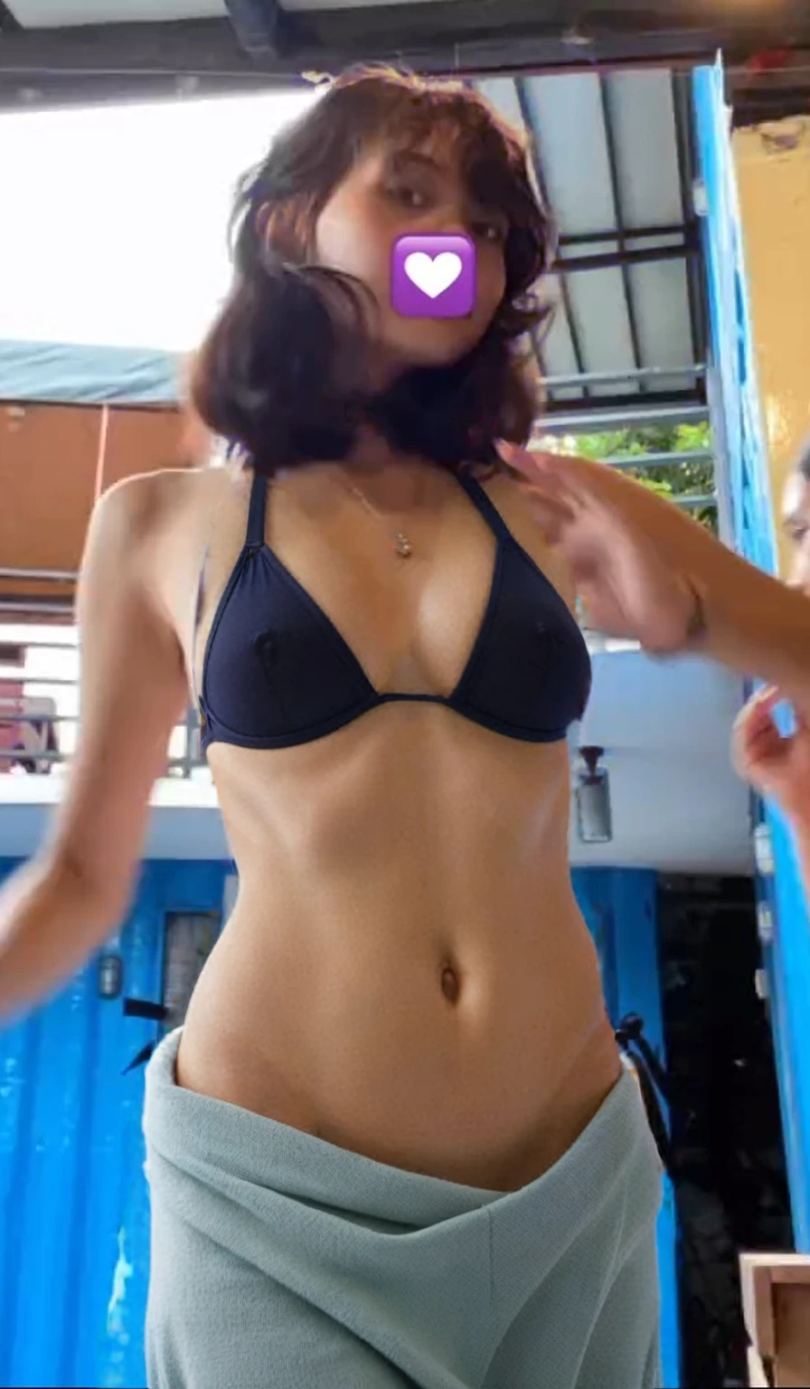 Small breasts、naked、No clothes。(Erotic images)(transformation)(Highest quality)