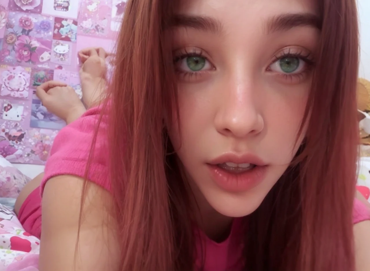 22 year old sexy Argentine woman ,light brown hair, Green eyes, big chest, wear jeans, 