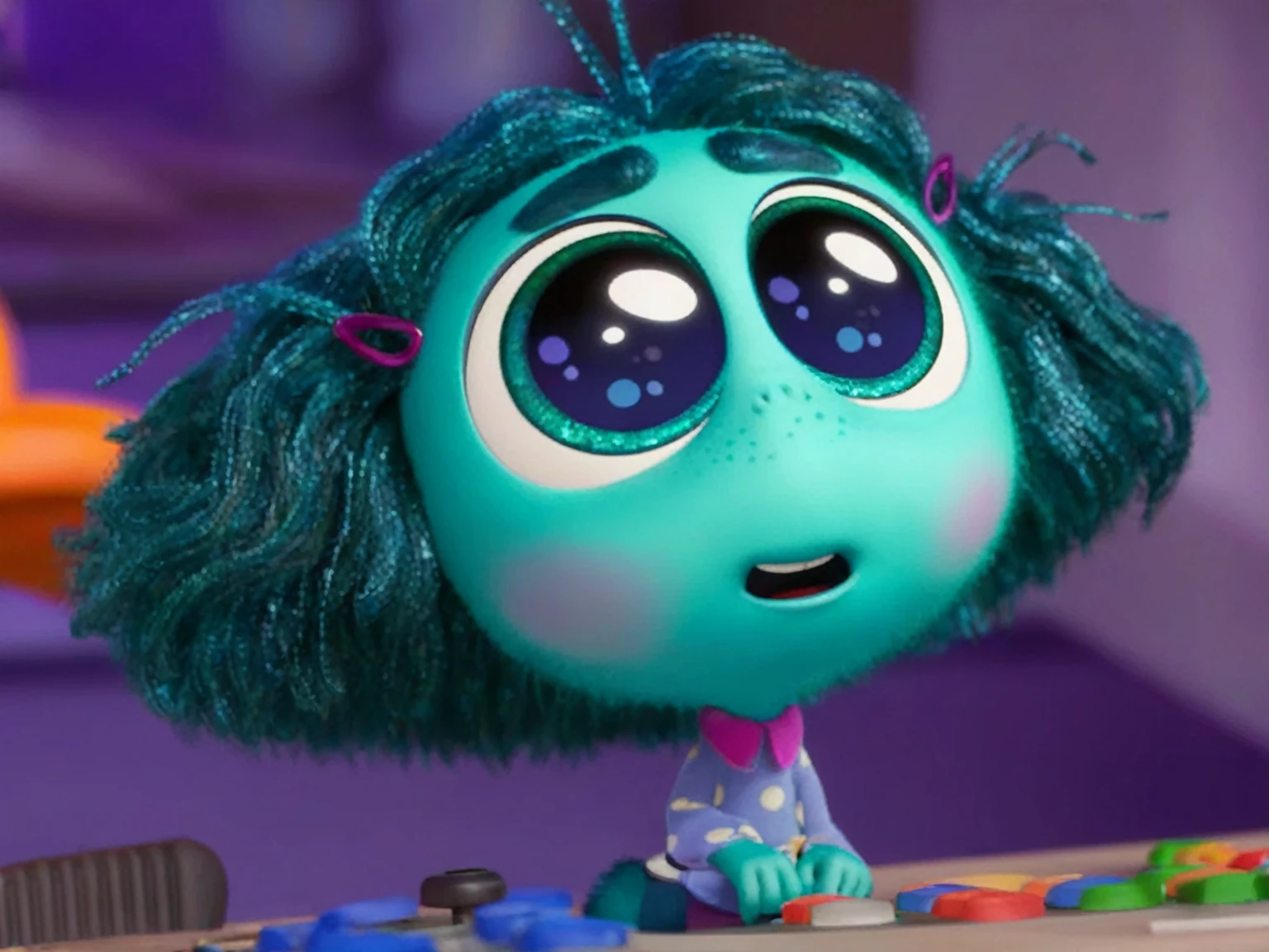 a close-up of a cartoon character with blue hair and green eyes, still from the alien girl movie, cute pixar character, pixar coronavirus movie, cute pixar character design, frame from pixar film, pixar movie screenshot, still from the pixar movie, depicted como um personagem da Pixar, pixar doll deep focus, Still from a Pixar film, as a character from Pixar Consumption