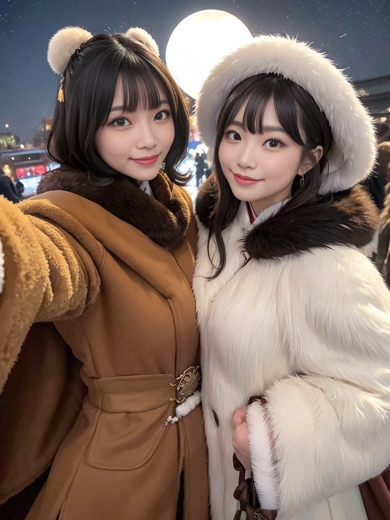 fluffyの毛皮。fluffy。((Chinese gorgeous and antique))(smile)(((Pair of women、snow、night)))。ancient China。Arms outstretched、Armpits。Photos of women wearing fur coats。Brown fur cape。Fisheye Lenultiple women。Black leather bondage