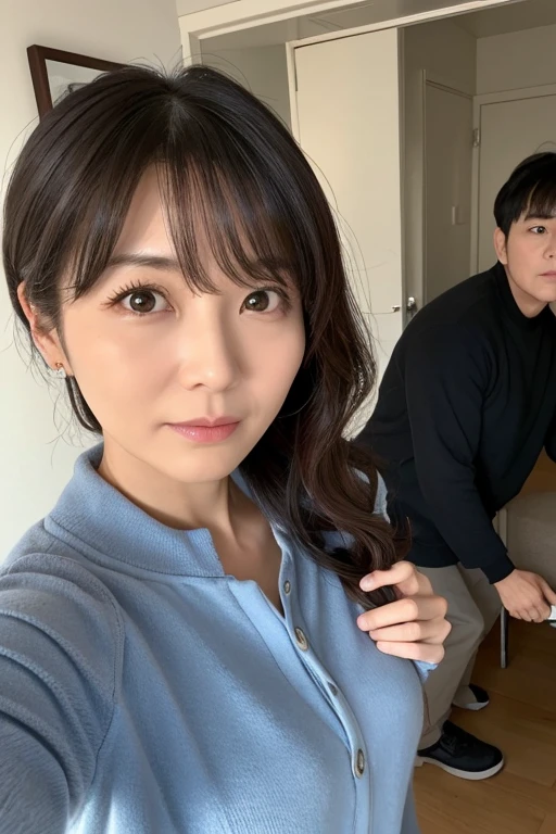In reality, she is a woman in her 40s.、I was scared of being dumped by a young man.、Trying to look young、A woman who continues to fight even after her expiration date